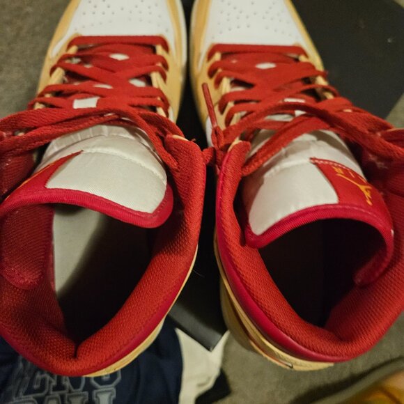Air Jordan 1 Mid Light Curry Cardinal Red